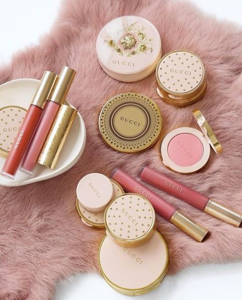 Credits please! Gucci Makeup Aesthetic, Luxury Makeup Aesthetic, Luxury Makeup Products, Makeup Luxury, Gucci Makeup, Mac Lipstick Swatches, Gucci Beauty, Gucci Collection, Cute Asian Fashion