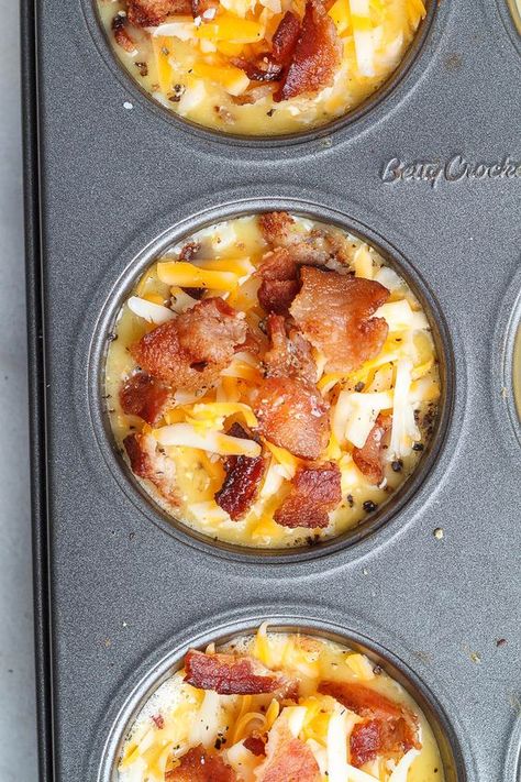 Cheesy Bacon Egg Muffins - Low in carbs and high in protein - The perfect make-ahead breakfast for on the go. Breakfast For On The Go, Bacon Egg Muffins, Egg Muffins Recipe, Desayuno Keto, Deep Cleaning Hacks, Cheesy Bacon, Egg Muffins, Best Breakfast Recipes, Make Ahead Breakfast