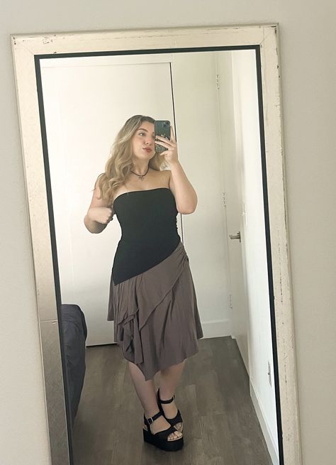 Black Urban Outfitters tube top paired with Free People skirt and black UO platform sandals. Stylish womens outfits inspiration. #cuteoutfits #trendyoutfits #ruffledskirt #layeredskirt #tubetop #asymmetrictop #asymmetricaltop #asymmetricskirt #asymmetricalskirt #brownskirt #blacksandals #blackplatform #platformsandals #mirrorselfie #mirrorpicture #falloutfits #falloutfits2023 #casualfalloutfits #womensclothing Stylish Womens Outfits, Asymmetrical Skirt Outfit, Triangle Skirt, Tube Top Black, Cute Outfits For Women, Sandals Trendy, Outfit Inspiration Women, Black Tube Top, Black Platform Sandals