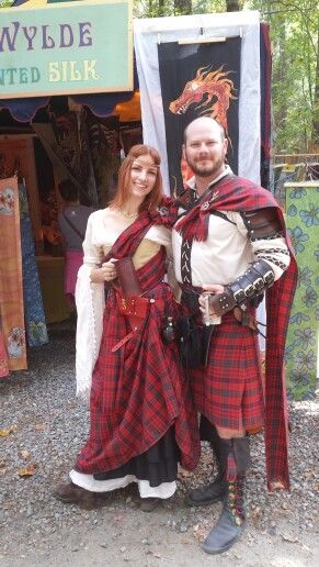 Scottish Outfit, Scottish Traditional Dress, Scottish Costume, Winter Costume, Scottish Women, Scottish Dress, Scottish Clothing, Celtic Festival, Medieval Festival