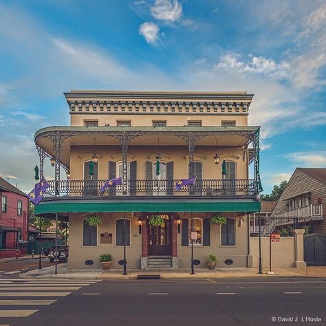 New Orleans Minecraft, New Orleans Bar Exterior, New Orleans Cafe, Sims Exterior, Magnolia Promenade, New Orleans Style Homes, New Orleans Bars, Nouvelle Orleans, New Orleans Architecture