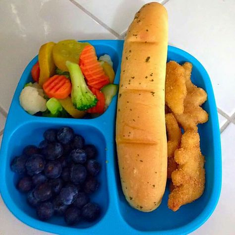 Garlic bread chicken nuggets Garlic Bread Chicken, Daycare Meals, Bread Chicken, Toddler Friendly Meals, Easy Toddler Meals, Toddler Dinner, Kids Dinner, Easy Foods, Toddler Recipes