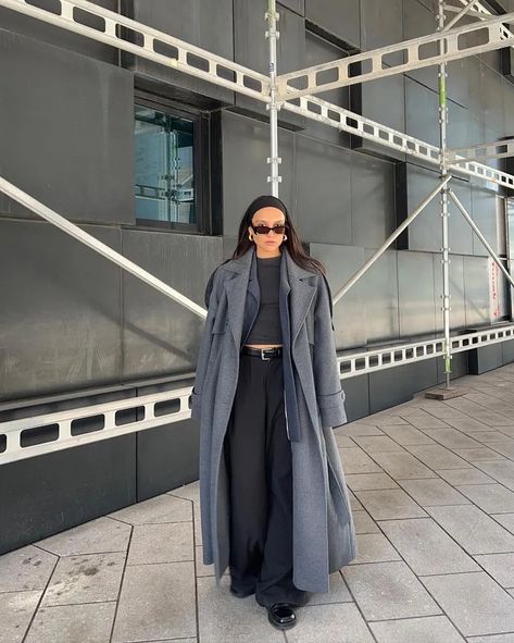 Long Grey Coat Outfit, Grey Coat Outfit, Mantel Outfit, Long Coat Outfit, Long Grey Coat, Winter Capsule Wardrobe, Grey Outfit, Grey Coat, Coat Outfits