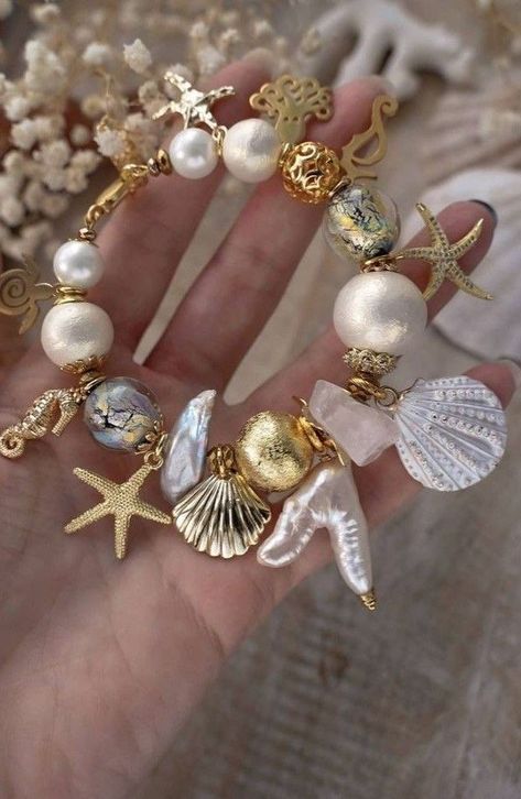 Mermaidcore Jewelry, Dope Jewelry Accessories, Pearl Jewelry Design, Jewelry Accessories Ideas, Dope Jewelry, Jewelry Lookbook, A Bracelet, Funky Jewelry, Shell Jewelry