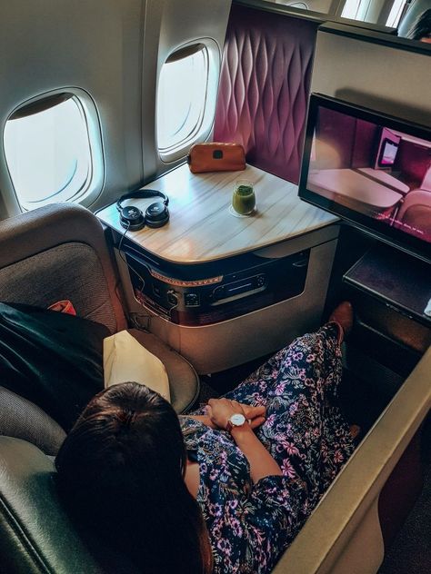 THE WORLD'S BEST BUSINESS CLASS - THIS IS WHAT IT WAS LIKE Business Class Aesthetic, Business Class Flight Aesthetic, Luxury Travel Aesthetic, Flight Aesthetic, Business Class Travel, Travel Vision Board, Economy Seats, Business Class Seats, Business Class Flight