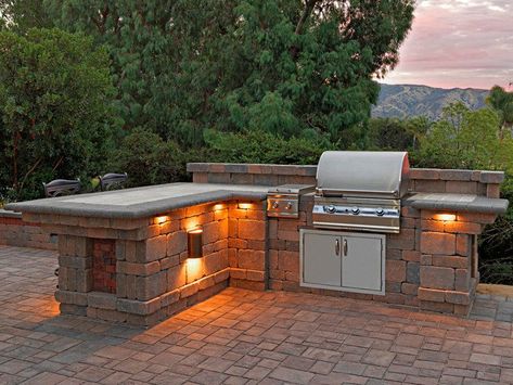 Paver Stone Patio, Built In Bbq Grill, Outdoor Bar And Grill, Modular Outdoor Kitchens, Outdoor Kitchen Countertops, Bar Outdoor, Outdoor Kitchen Bars, Outdoor Kitchen Appliances, Bbq Island