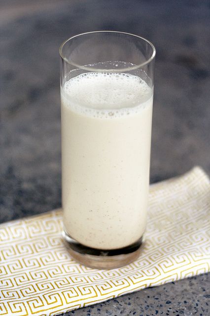 Homemade Raw Almond Milk by Tasty Yummies, via Flickr - perfect for almond milk smoothies and so so easy!! Diy Almond Milk, Cleansing Recipes, Smoothie Recipes With Yogurt, Almond Milk Recipes, Smoothies With Almond Milk, Homemade Almond Milk, Dairy Alternatives, Raw Almonds, Green Smoothie Recipes