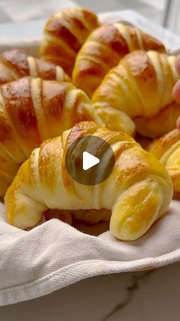 Easy Croissant Recipe 3 Ingredients, Self Rising Flour Recipes, All Butter Croissant Recipe, How To Fill Croissants, Whole Wheat Croissants, Salted Egg Yolk Croissant, Croissant Roll, Butter Croissant, Croissant Recipe