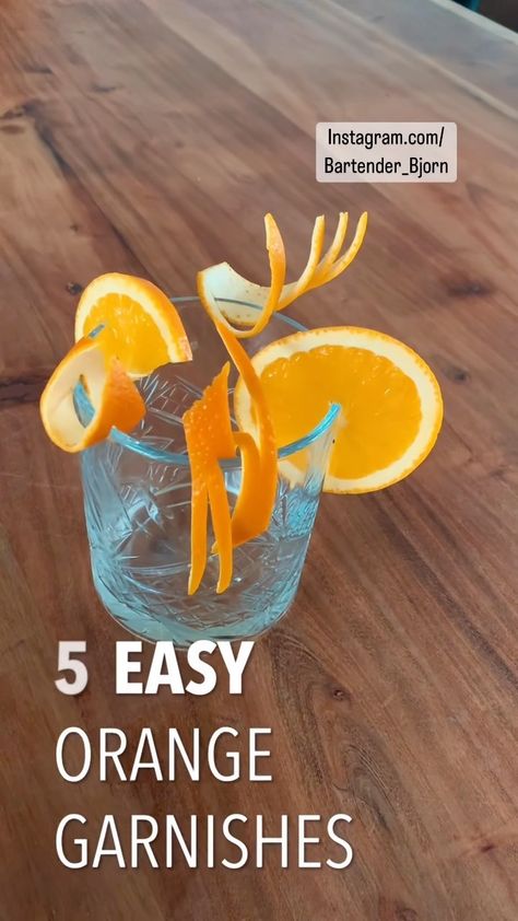 5 easy orange 🍊 garnishes in 50 seconds 👌 . . #cocktails #cocktailgarnish #garnish #garnishing #garnishes #cocktailstyle #cocktailfriday… | Instagram Orange Peel Garnish Cocktails, Orange Garnish Cocktail, Easy Cocktail Garnish Ideas, Bar Garnish Ideas, Orange Garnish Ideas, Drink Garnish Ideas, Easy Fruit Cocktails, Creative Cocktail Garnishes, Orange Garnish