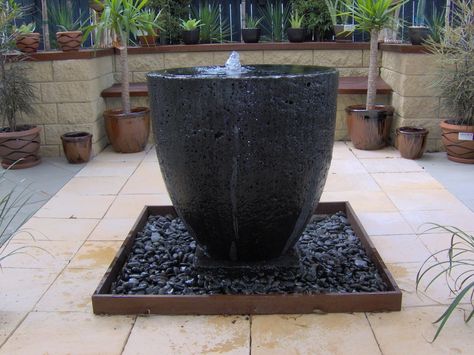 Potanico - Large Modern and Contemporary Pots Large Pot Water Feature, Modern Outdoor Water Fountains, Driveway Water Feature, Modern Water Feature Entrance, Contemporary Pots, Contemporary Fountain, Landscape Pots, Large Outdoor Fountains, Ideas Jardin