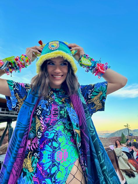 Camping Music Festival Outfit, Rave Festival Outfit Ideas Plus Size, Comfortable Rave Outfits, Conservative Rave Outfits, Midsize Rave Outfits, Winter Rave Outfits Cold, Cold Rave Outfits, Plus Size Rave Outfits, Simple Rave Outfits