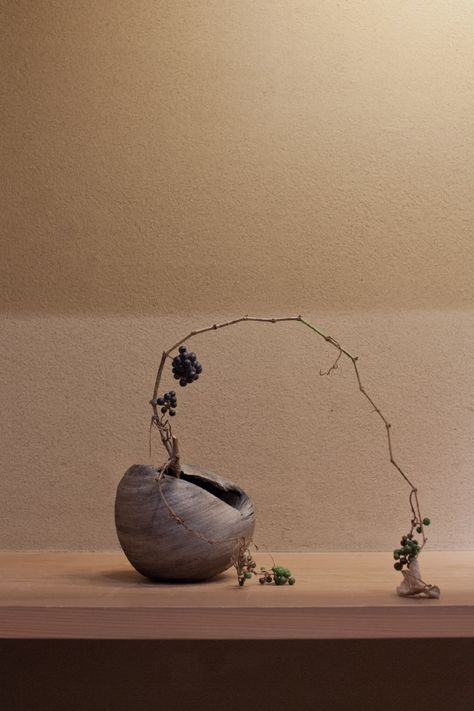 CoilPotter — pragmata-gallery: panorama-index: ... Arreglos Ikebana, Japanese Flower Arrangement, Sogetsu Ikebana, Ikebana Flower, Ikebana Flower Arrangement, Ikebana Arrangements, Ikebana Vases, Sculptures Céramiques, Japanese Flower