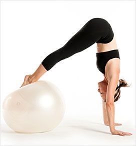 Yoga Ball Photoshoot, Excercise Photoshoot, Lagree Pilates, Yoga Ball Abs, Pilates Solo, Pilates Ball, Pilates Poses, Ball Aesthetic, Gym Ball