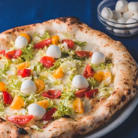 Pizza Dough Recipe: Make it With Eggs! Escarole Recipes, Egg Pizza, Pasta Per Pizza, Pizza Chef, Pizza Dough Recipe, Italian Chef, Savory Tart, Pizza Bake, Pizza Recipes Dough