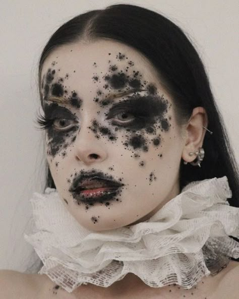 Crazy Goth Makeup, Gore Makeup, Funky Makeup, Halloween Makeup Ideas, Horror Makeup, Dope Makeup, Minimalist Tattoos, Fx Makeup, Goth Makeup