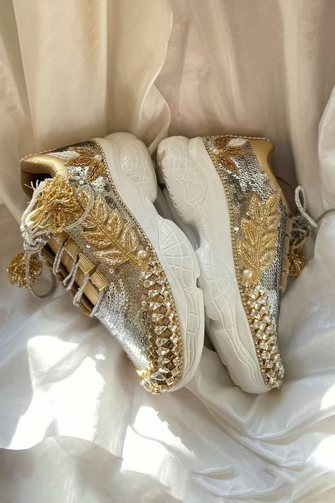 Diy Heels, Bridal Sneakers, Mehndi Dress, Wedding Sneakers, Closed Toe Heels, Pattern Wedding, Gold Sneakers, Girly Shoes, Royal Jewels