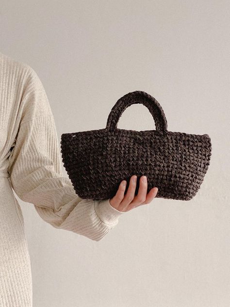 sohn focuses on materials and workmanship to create products that will last a long time.   - Hidden magnetic closure detail- Hand knitting tote bag- Light weight and durable bag- Compact size yet spacious storage Knit Crossbody Bag, Crochet Big Yarn, Tote Bag Crochet, Big Yarn, Knitting Tote Bag, Knitting Tote, Knitting Bags, Crochet Tote Bag, Crochet Tote