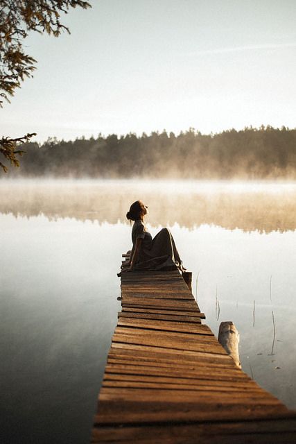 Lake Photoshoot, Shotting Photo, Body Of Water, Shooting Photo, Photography Inspo, Senior Pictures, Creative Photography, Photo Inspiration, Photography Inspiration