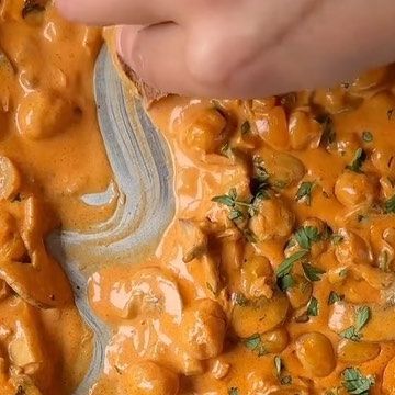 Carole Hector on Instagram: "Day 27 of 30 | mushroom chickpea stroganoff, recipe below 👇🏽 Ingredients 1 onion, finely chopped 150g mushrooms, sliced 2 garlic cloves, finely chopped 1.5 tsp smoked paprika 30g tomato paste 1 400g can chickpeas, drained 100ml double cream 50ml water 1/2 lemon Oil, salt Method 1. In a medium sized frying pan over a medium heat, add 1-2 tbsp of oil then the onion with a pinch of salt. Cook until softened slightly, about 5 minutes. 2. Add the mushrooms and cook until tender. 3. Add the garlic, smoked paprika and tomato paste. Cook for 2 minutes. 4. Add the chickpeas, cream and water. Stir to combine and bring to a simmer. Cook for 5 minutes. 5. Add a squeeze of lemon juice to taste. 6. Taste for seasoning and enjoy! #easyrecipe #chickpeas #pul Chickpea Stroganoff, Double Cream, Stroganoff Recipe, Veggie Food, The Onion, Lemon Oil, Canned Chickpeas, Pinch Of Salt, Tomato Paste