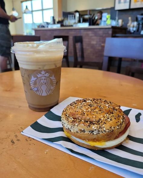 Starbucks Breakfast Starbucks Breakfast Sandwich, Waffle Sliders, Starbucks Breakfast, Brunch Burger, Fancy Breakfast, Fast Food Restaurants, Breakfast Platter, Ultimate Breakfast, Toast Sandwich