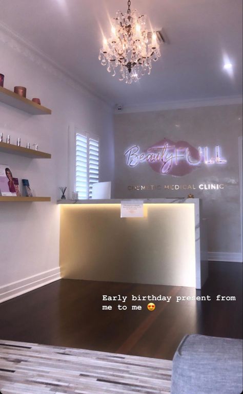 Lash Supply Store, Pmu Studio Ideas Luxury, Hair Suite Decor, Mua Suite, Wig Shop Design Ideas, Wig Shop Interior Design, Boutique Grand Opening Ideas, Beauty Salon Decor Luxury, Pmu Studio Ideas