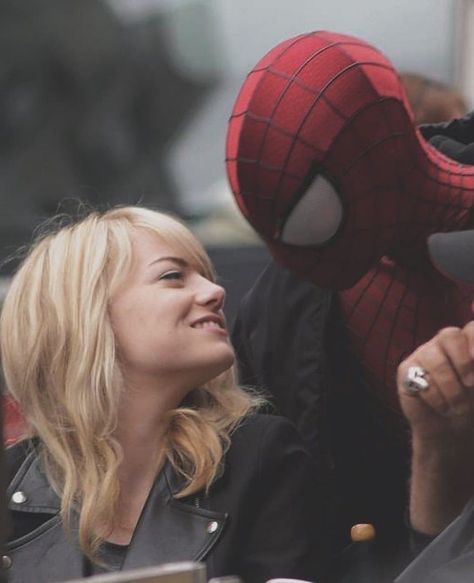 Emma Stone Gwen Stacy, Emma Stone Andrew Garfield, Andrew Garfield Spiderman, Garfield Spiderman, Spiderman Movie, Estilo Taylor Swift, The Amazing Spider Man, Celebrity Sightings, Amazing Spider Man