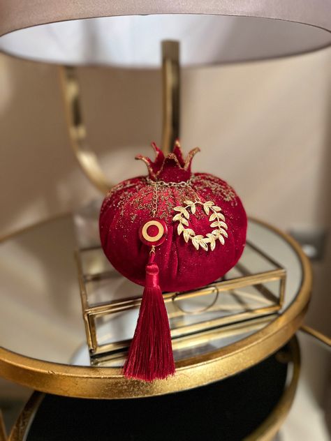 Pomegranate Gift Ideas, Yalda Dessert, Yalda Design Idea, Yalda Night, Jewish Jewelry, Christmas Tree Baubles, Embroidery On Clothes, November 30, Christmas Ornament Crafts