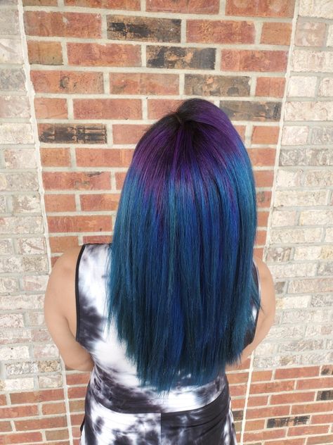 Violet root smudge Purple Hair With Natural Roots, Purple Ghost Roots, Purple Shadow Root Black Hair, Lavender Hair Shadow Root, Dark Root Purple Hair, Blue And Violet Hair, Ghost Roots Hair, Ghost Roots, Purple Roots