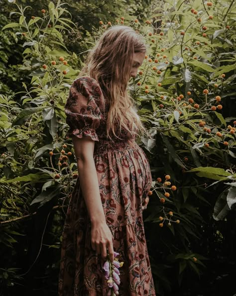 Modest Maternity Outfits, Hippie Pregnancy, Mother Clothing, Winter Moon, Cute Maternity Outfits, Family Photo Outfits, Photo Outfit, Pregnancy Shoot, Pregnancy Photoshoot