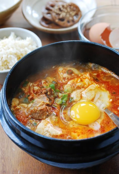 Korean Silken Tofu, Sundubu Jjigae Recipe, Kimchi Food, Sundubu Jjigae, Soft Tofu Stew, Soondubu Jjigae, Jjigae Recipe, Koreansk Mad, Tofu Stew