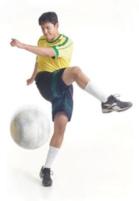 You use your hip flexors -- located on your upper thighs on the front of either hip -- every time you kick the ball in soccer. Having strong hip flexors improves your kicking coordination, improving ... Lisbeth Zwerger, Running Drills, Hip Flexor Stretch, Good Soccer Players, Hip Flexors, Best Football Players, Soccer Tips, Play Soccer, Hip Flexor