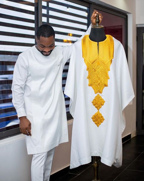 clecalluxuries on Instagram: “Groomsman Traditional Wardrobe Inspiration Off White Brocade Agbada on an Off White Suit Fabric for Kaftan with Gold Embroidery” White Agbada Styles Men, White Agbada, Wedding Suit Groomsmen, Suit Groomsmen, Agbada Design, African Kaftan, Wedding Suits Groomsmen, African Suit, Wedding Suits Groom