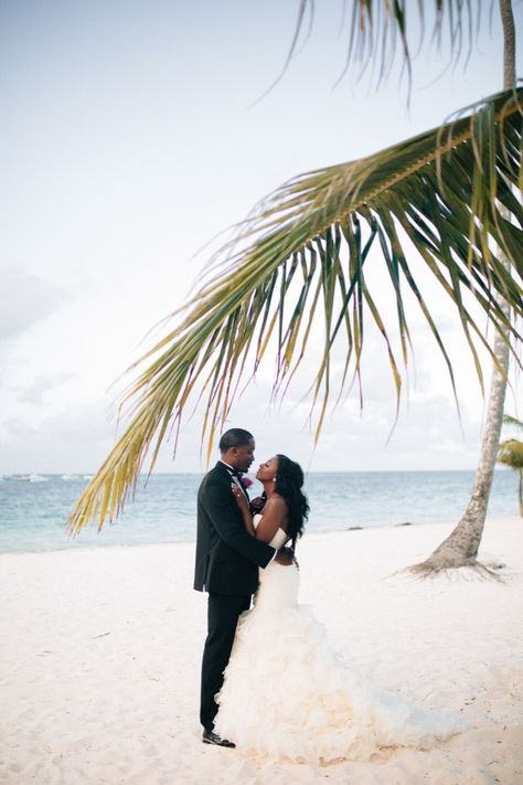 Black Bride Beach Wedding, African Beach Wedding, Black Destination Wedding, Beach Wedding Black Couple, Wedding Beach Photoshoot, Melanin Wedding, Married Pictures, Black Beach Wedding, Beach Wedding Couple