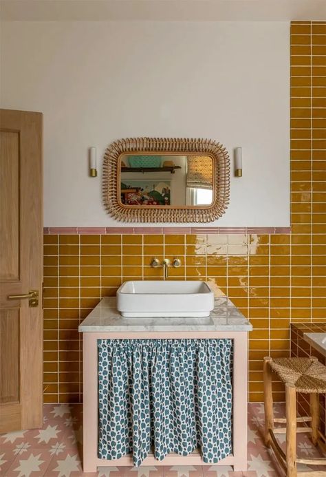 Bathroom color ideas for the bored & blue! - hyppiä homes Clad Home, Yellow Tile, Bad Inspiration, Interior Vintage, Casa Vintage, Yellow Bathrooms, Bathroom Color, Bathroom Colors, Bathroom Inspiration