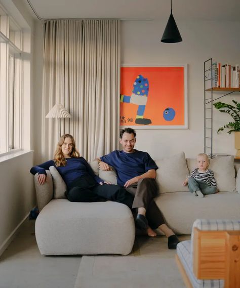 Dan Honey and Paul Fuog - The Design Files | Australia's most popular design blog. Sofa Styling Ideas, Mid Century Renovation, Pop And Scott, New Home Diy, Melbourne Apartment, Basement Suite, Apartment Styling, House Australia, 80s Home