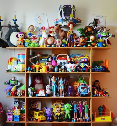 Toy Story Toys Collection, Disney Toys Aesthetic, Vintage Toy Display, Toy Story Toys, Toy Collection Room, Toy Story Collection, Toy Story Dolls, Toy Story Bedroom, Toy Story Room