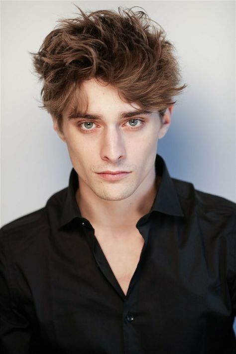 Brown Hair Male, Brown Hair Boy, Maxence Danet Fauvel, Blue Eyed Men, Brown Hair Blue Eyes, 얼굴 드로잉, Men Hair Color, French Models, Male Portrait