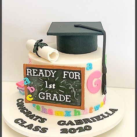 Kindergarten graduation cake Kindergarten Cakes Graduation, Graduation Cakes For Preschool, Graduation Cake For Teacher, Graduation Teacher Cake, Teacher Graduation Cake Ideas, Kindergarten Graduation Party Decor, Graduation Cake Preschool, Graduation Cake For Kindergarten, Kindergarden Graduation Decor