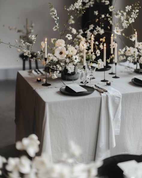 The concept of a black and white chamber wedding 🤍🩶🖤 #mg_eventdesign Black And White Table Set, Monochrome Wedding Table Decor, Black And White Cocktail Hour, Black Wedding Tables, Table Scapes Dinner Party, Black And White Wedding Florals, Black And White Wedding Tables, Black And White Wedding Table Decor, Black And White Tablescapes