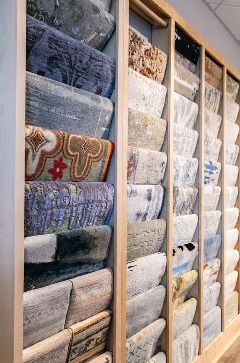 Retail Rug Display, Rug Display Ideas Retail, Carpet Store Design, Rug Display, Carpet Store, Clothing Store Design, Carpet Stores, Retail Interior Design, Interior Design Rugs