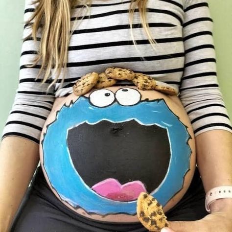 Pregnant Painted Belly, Bump Painting, Belly Paint, Pregnant Belly Painting, Family Maternity Pictures, Pregnant Halloween Costumes, Belly Art, Pregnancy Belly Photos, Maternity Photography Poses Pregnancy Pics