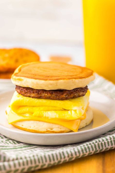 Copycat McDonald's McGriddles Why hit the drive-thru when you can make your own Copycat McDonald’s McGriddles at home? These tasty breakfast sandwiches feature maple syrup-infused pancakes as buns, with savory sausage, fluffy eggs, and melty American cheese in between. Not only are they super easy to make, but they’re also budget-friendly—and you get to enjoy them whenever you want! Sausage Egg Sandwich, Casserole Side Dishes, Sausage Sandwiches, Main Dish Casseroles, Fluffy Eggs, Bacon Egg And Cheese, Tasty Breakfast, Sausage Patty, Breakfast Sandwiches