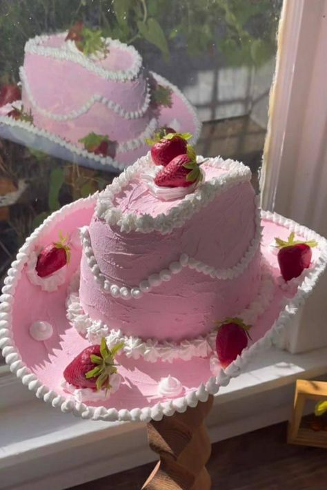 Stuff That Looks Like Other Stuff, Strawberry Diy Decor, Fake Cake Decor, Candycore Aesthetic Outfits, Dessert Costume, Cake Halloween Costume, Fake Cake Ideas, Cake Cowboy Hat, Candycore Aesthetic