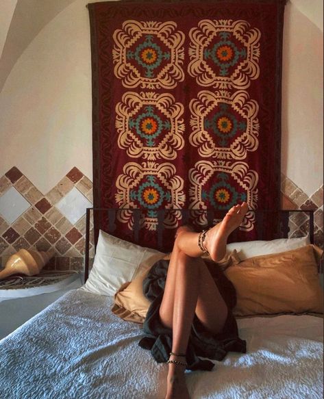 Reading Nook Bedroom, Latin House, Nook Bedroom, Eclectic Aesthetic, Studio Poses, House Aesthetic, Fairytale Photography, Home Upgrades, Humble Abode