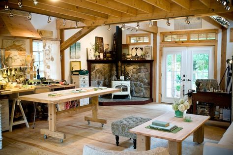 Robin Luciano Beaty's Gorgeously Green Artist Barn, Byfield, MA. Such a homey artist studio! I could paint only masterpieces in this setting! Rustic Workspace, Home Art Studios, Art Studio Space, Art Studio Design, Artistic Space, Art Studio At Home, Dream Studio, My Art Studio, Studio Space