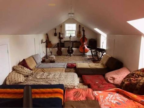 attic, cozy, floor seating, cushions, boho, bohemian, music, bass, guitar Bean Bag Chill Out Area, Floor Seating Ideas Small Spaces, Cozy Floor Seating, Japanese Floor Seating, Tea Corner, Floor Seating Cushions, Bohemian Music, Floor Seating Living Room, Cozy Attic