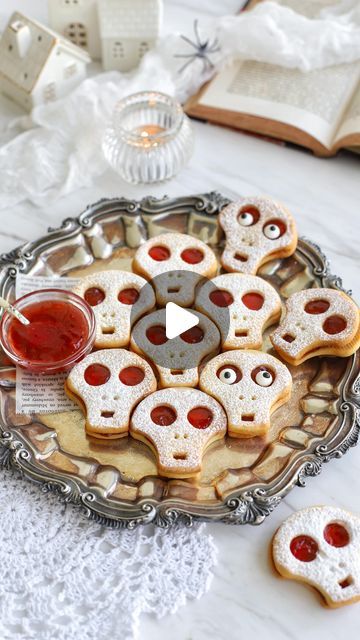 Joyce Mrad on Instagram: "Skull Linzer Cookies 💀 Here’s another cookie hack for spooky season! Recipe: Ingredients: • 2 cups all-purpose flour • 1 cup almond flour • 3/4 tsp fine sea salt • 1 cup unsalted butter, room temperature • 2/3 cup sugar • 1 tsp vanilla extract • 1 egg • Zest of 1 lemon • Powdered sugar, for dusting • Jam (any flavor) for filling Method: 1. In a bowl, mix the all-purpose flour, almond flour, and salt. 2. In a separate bowl, beat the butter and sugar until light and fluffy. Add the vanilla extract, egg, and lemon zest. Mix until combined. 3. Gradually add the dry ingredients to the wet mixture and combine into a dough. 4. Shape the dough into a disk, wrap it in plastic wrap, and chill for 30-60 minutes. 5. Preheat the oven to 350°F (175°C) and line a baking sheet w Halloween Linzer Cookies, Halloween Dessert Cups, Biscotti Halloween, Creepy Cookies, Halloween Biscuits, Skull Shape, Linzer Cookies, Cookie Hacks, Birthday Cake Recipe