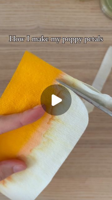 Poppy Paper Flowers, Poppy Flower Seeds, Poppy Tutorial, Paper Poppies, Crepe Paper Flowers Tutorial, Crepe Paper Flowers Diy, How To Make Paper Flowers, Crepe Paper Flowers, Paper Flowers Craft