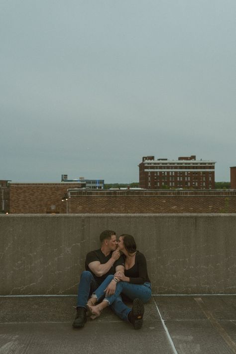 Photoshoot idea: Find your nearest parking garage for some rooftop photos😉 * * * * * #indianaweddingphotographer #indianaengagementphotographer #indianaengagement #engaged2024 #kentuckyengagement #midwestengagementphotographer #indianaproposal #midwestweddingphotographer Detroit Photoshoot, Rooftop Photos, Parking Garage Photoshoot, Garage Photoshoot, Rooftop Photoshoot, Photoshoot Couple, Instagram Photoshoot, Indiana Wedding, Photoshoot Idea