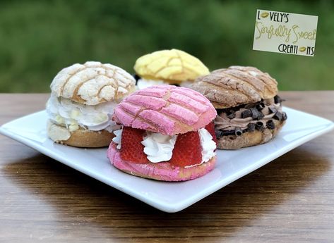 Easy Dessert Recipes To Sell, Filled Conchas Recipe, Hello Kitty Conchas, Concha Cupcakes, Mexican Themed Desserts, Stuffed Conchas, Cute Conchas, Filled Conchas, Self Conchas